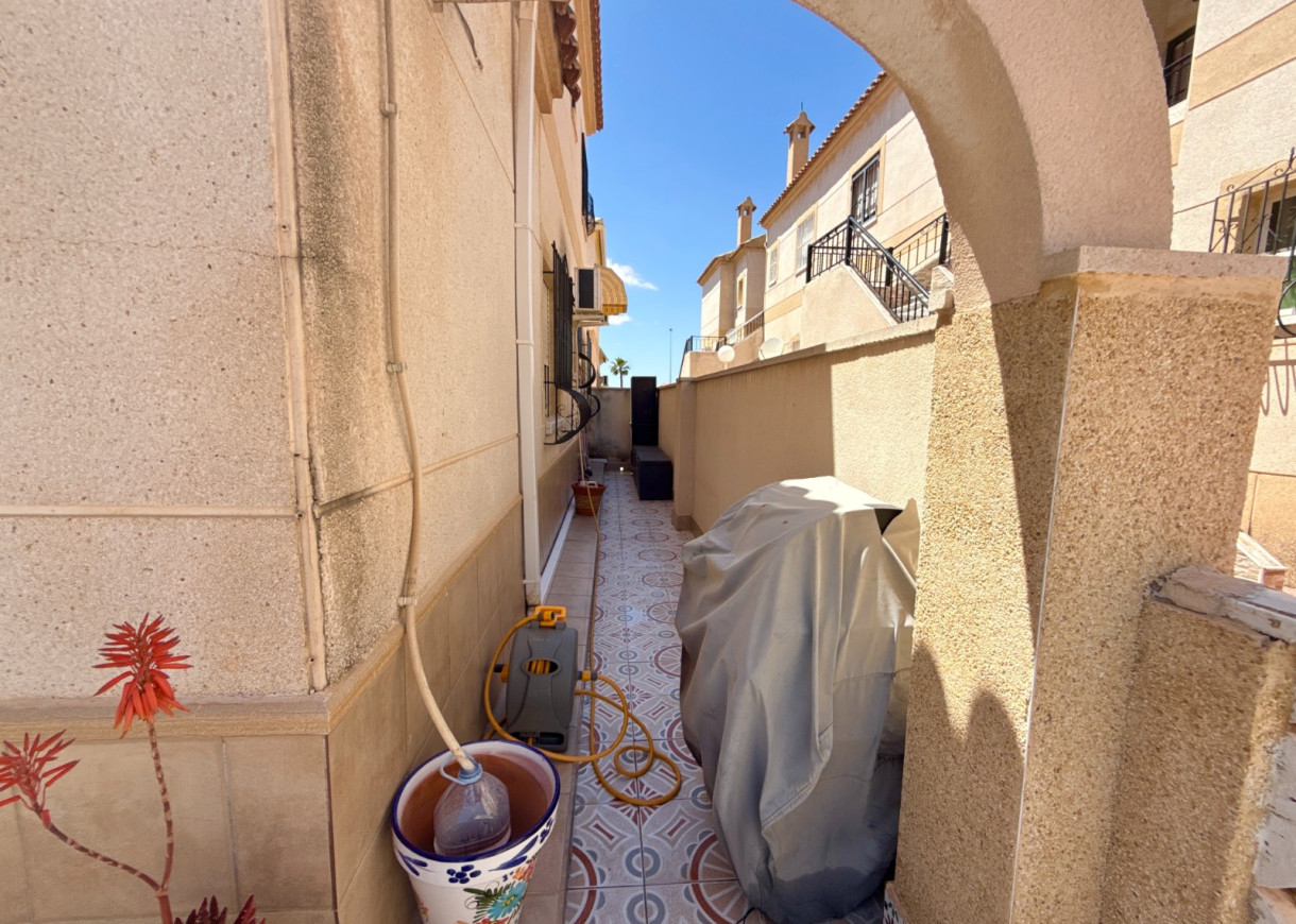 Resale - Apartment - Torrevieja - Aguas Nuevas