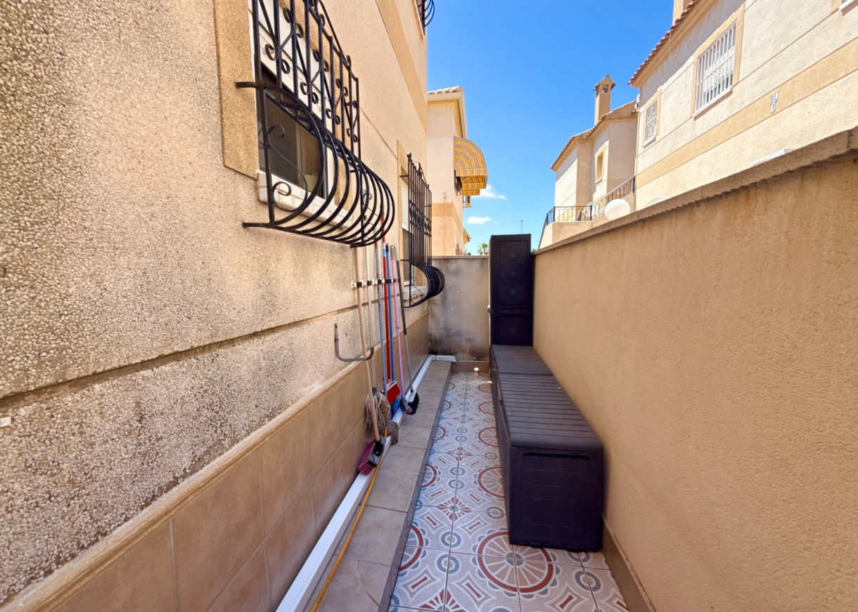 Resale - Apartment - Torrevieja - Aguas Nuevas