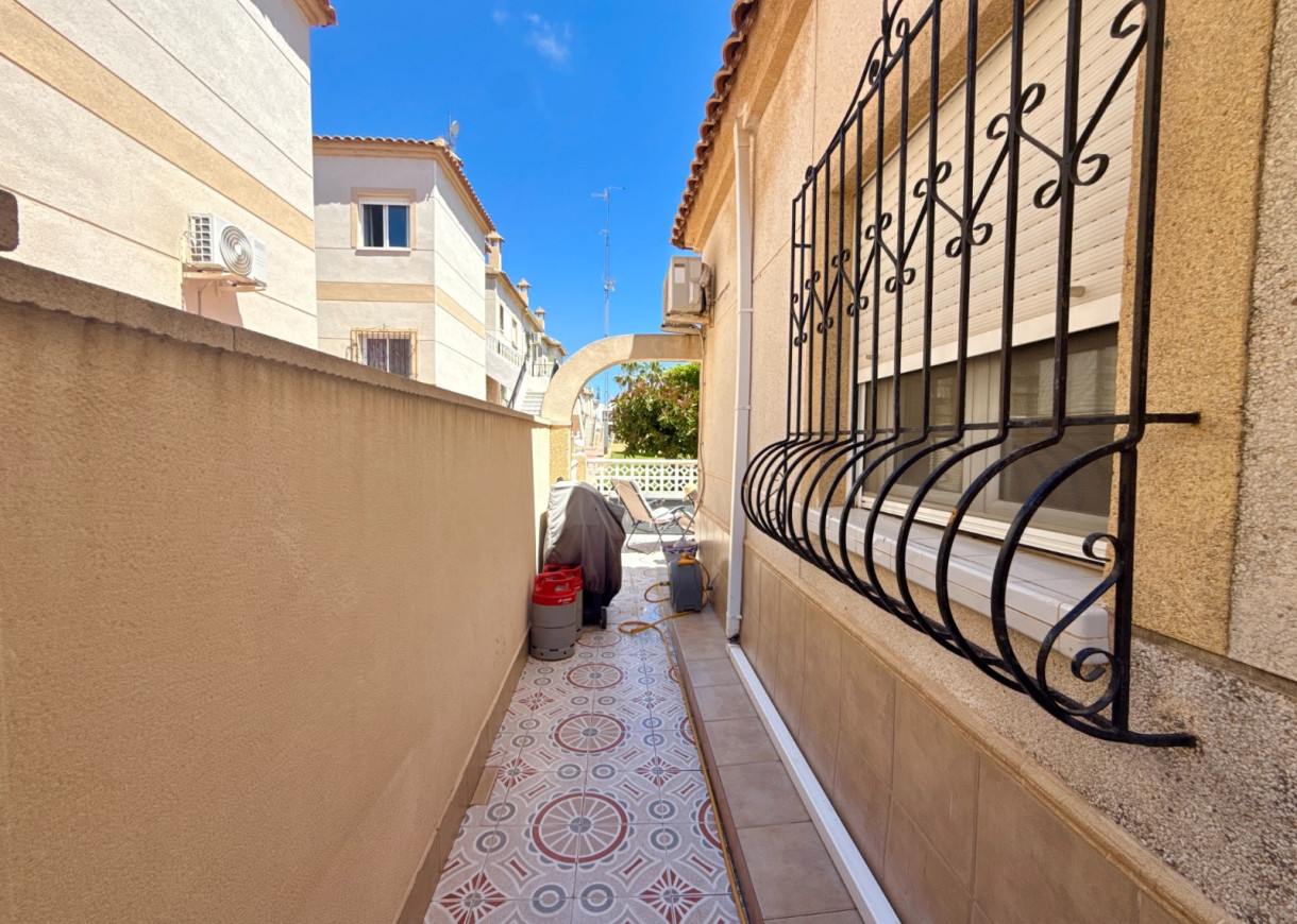 Resale - Apartment - Torrevieja - Aguas Nuevas