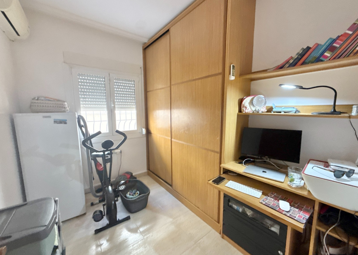 Resale - Apartment - Torrevieja - Aguas Nuevas