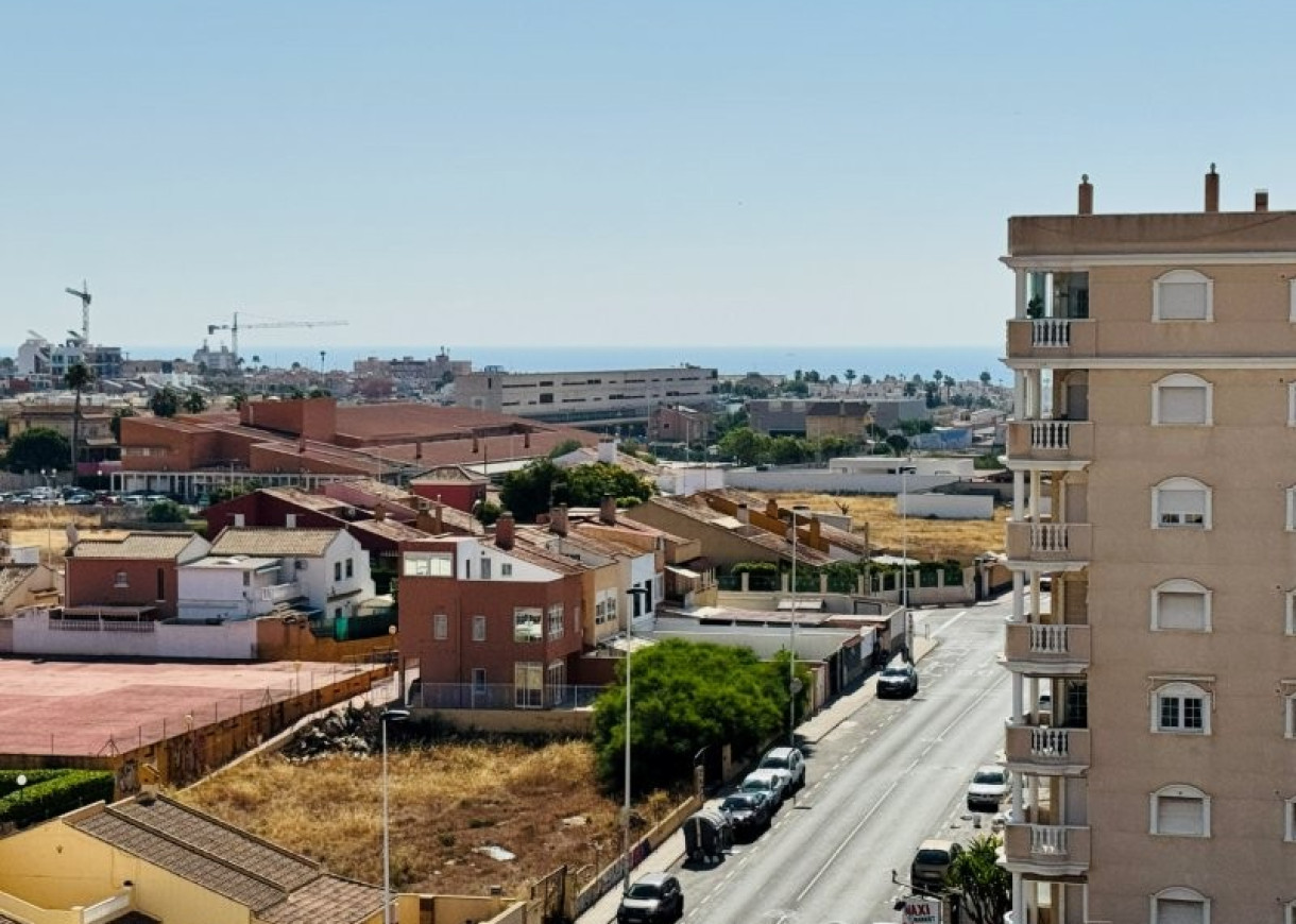 Resale - Apartment - Torrevieja - Aguas nuevas 1