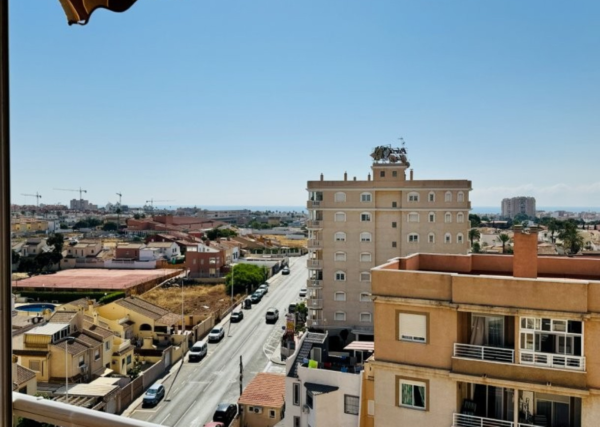 Resale - Apartment - Torrevieja - Aguas nuevas 1