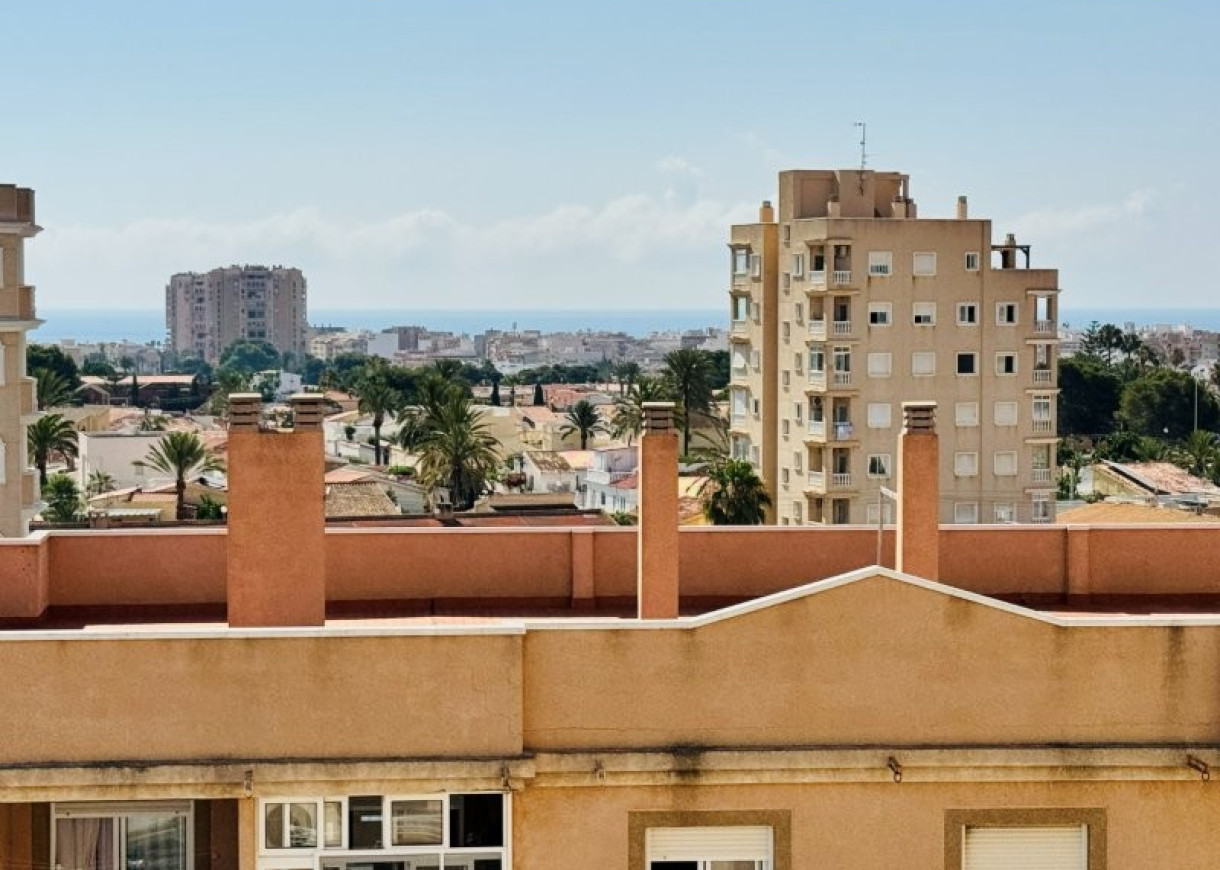 Resale - Apartment - Torrevieja - Aguas nuevas 1