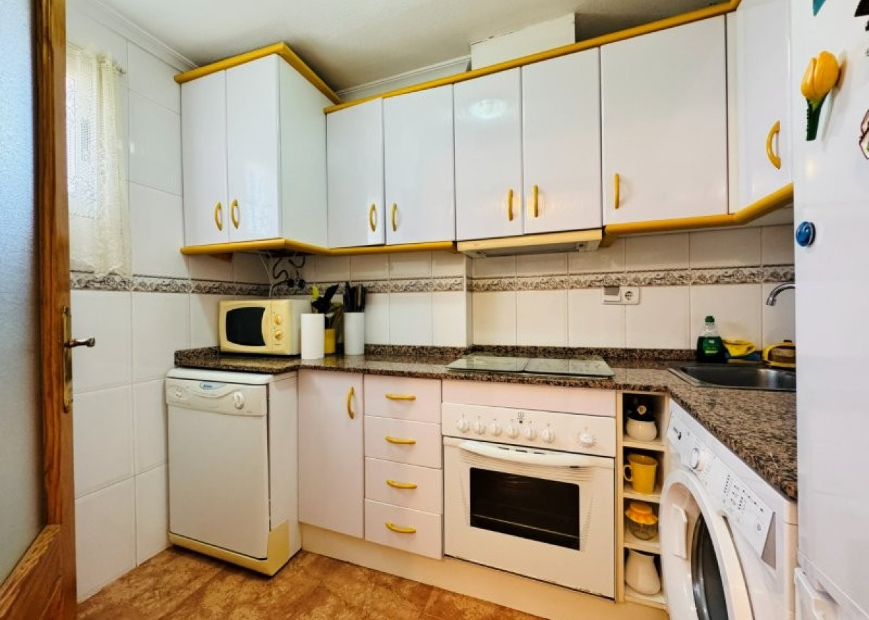 Resale - Apartment - Torrevieja - Aguas nuevas 1