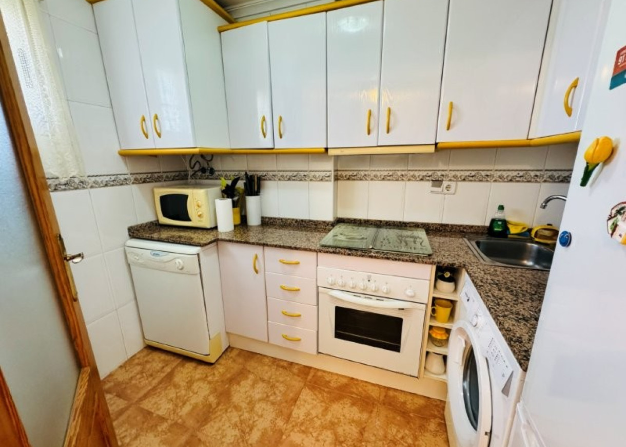 Resale - Apartment - Torrevieja - Aguas nuevas 1