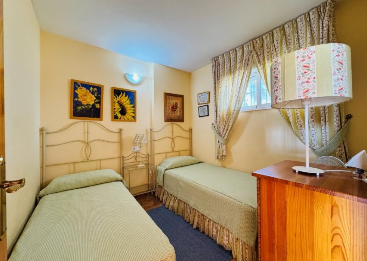 Resale - Apartment - Torrevieja - Aguas nuevas 1