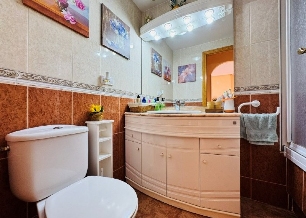 Resale - Apartment - Torrevieja - Aguas nuevas 1