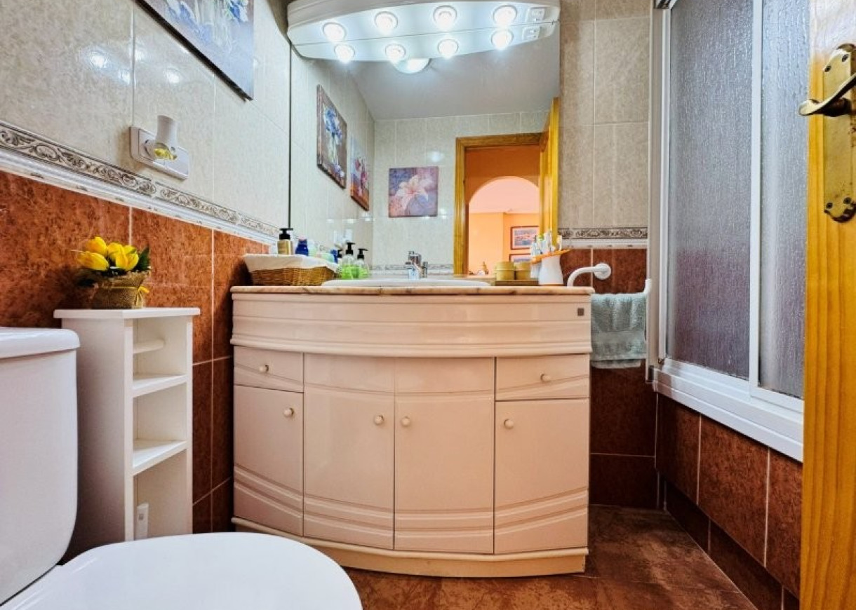 Resale - Apartment - Torrevieja - Aguas nuevas 1