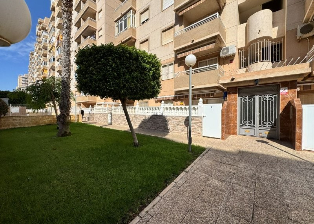 Resale - Apartment - Torrevieja - Aguas nuevas 1