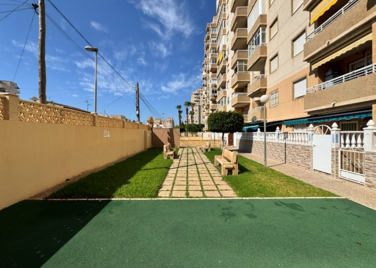 Resale - Apartment - Torrevieja - Aguas nuevas 1