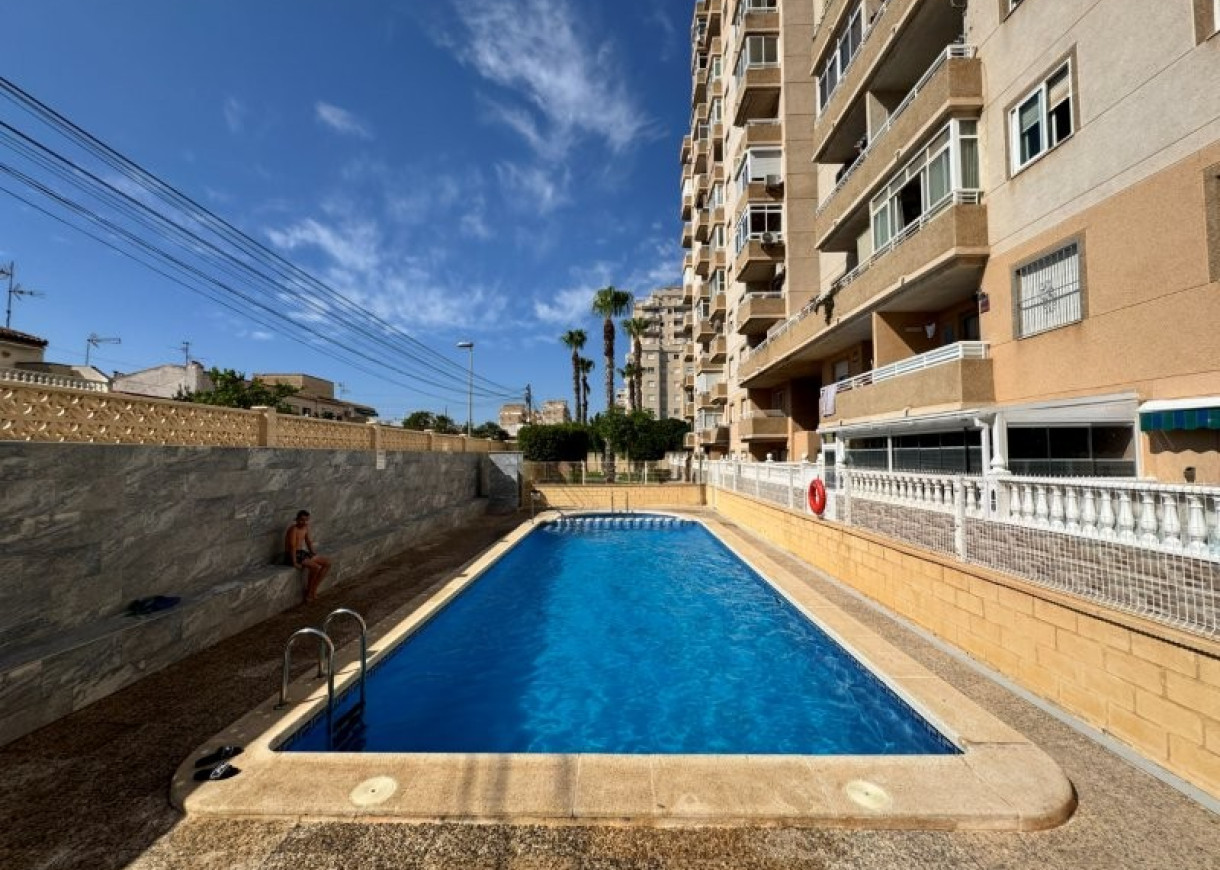 Resale - Apartment - Torrevieja - Aguas nuevas 1