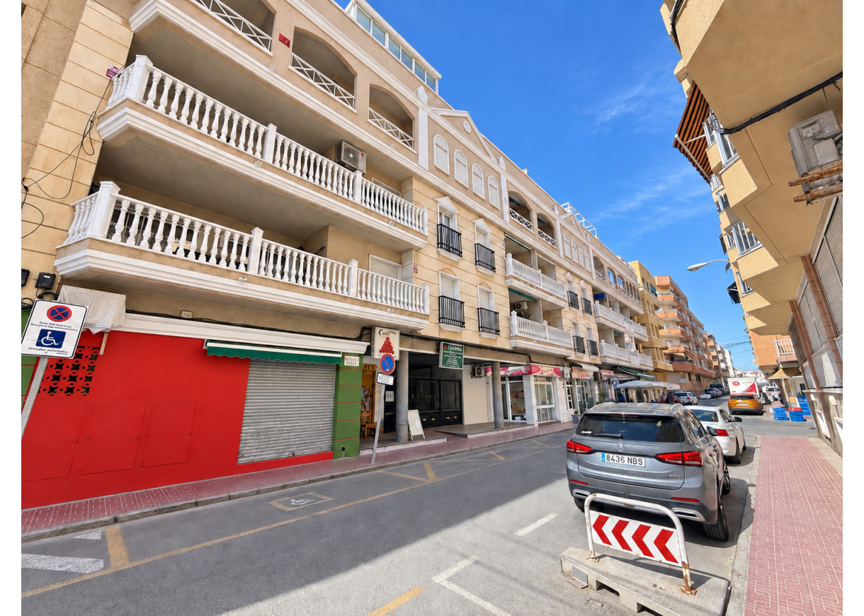 Resale - Studio apartment - Torrevieja - Playa de los Locos