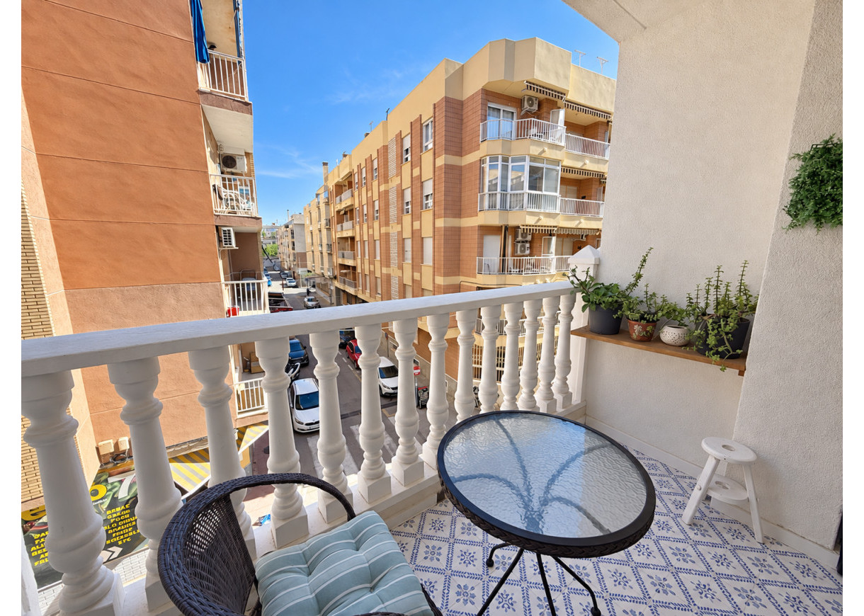 Resale - Studio apartment - Torrevieja - Playa de los Locos