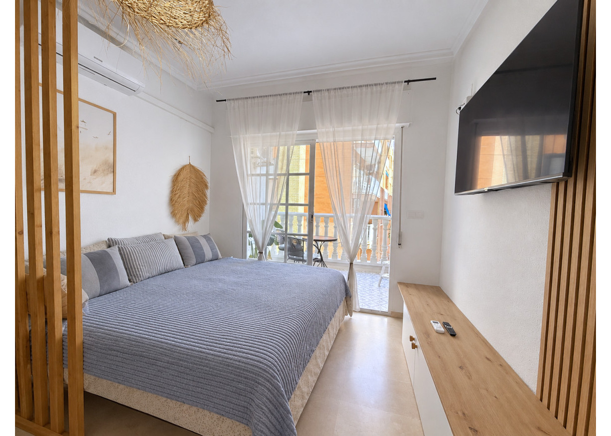 Resale - Studio apartment - Torrevieja - Playa de los Locos