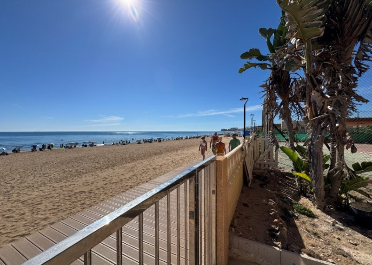 Resale - Apartment - La Mata - Los Europeos