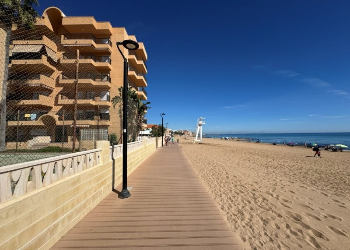 Resale - Apartment - La Mata - Los Europeos