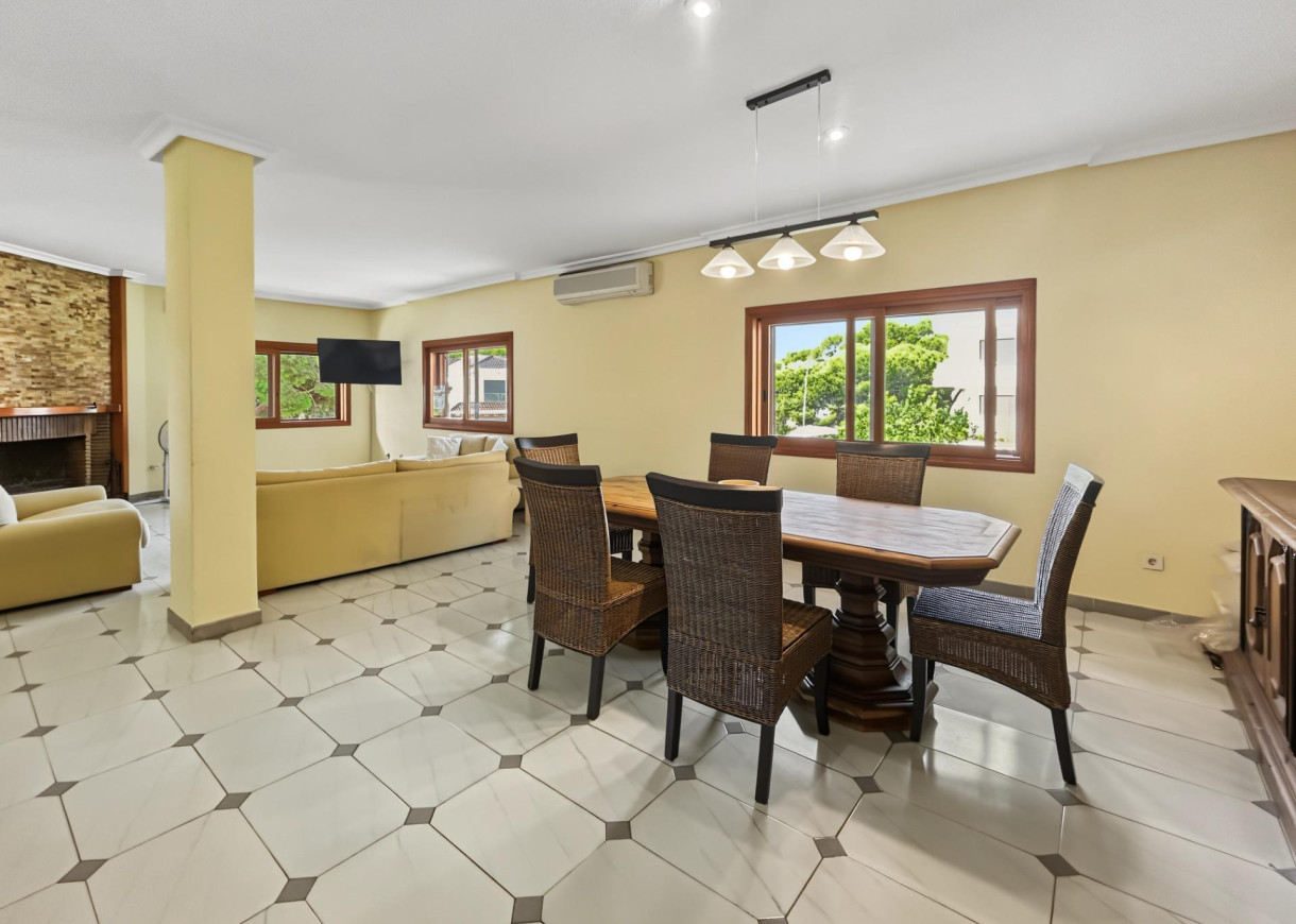 Resale - Villa - Orihuela Costa - Campoamor