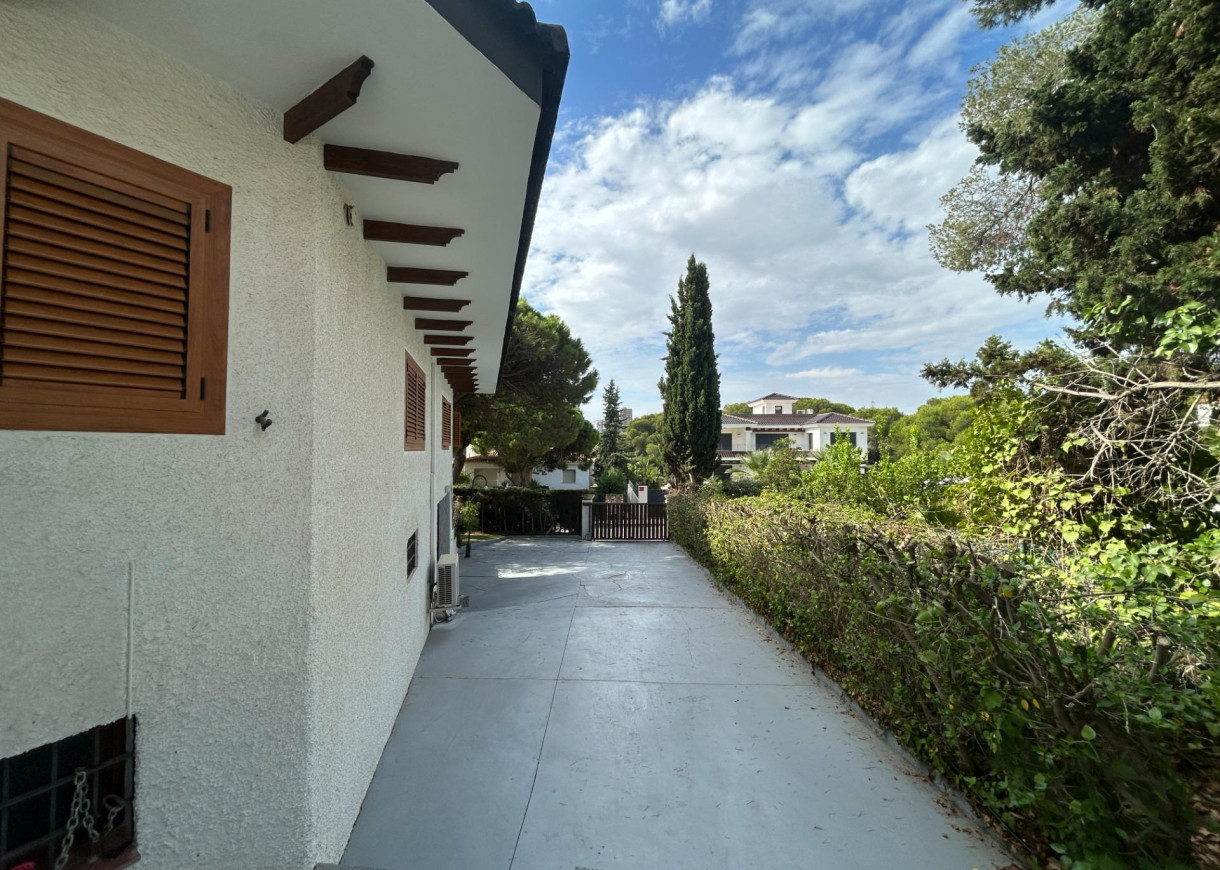 Resale - Villa - Orihuela Costa - Campoamor