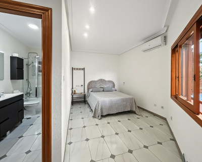 Resale - Villa - Orihuela Costa - Campoamor