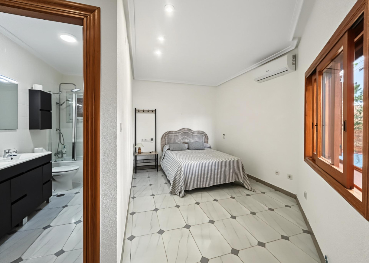 Resale - Villa - Orihuela Costa - Campoamor