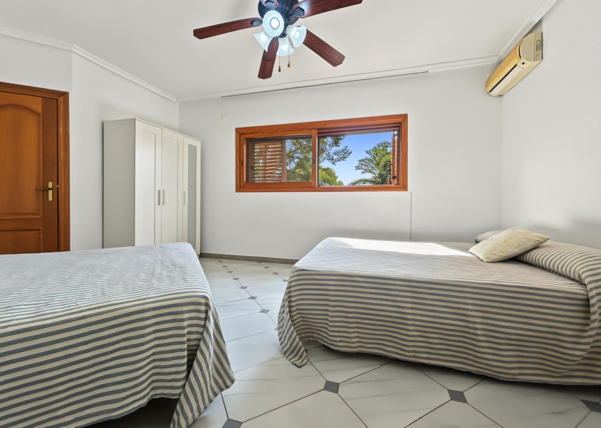Resale - Villa - Orihuela Costa - Campoamor