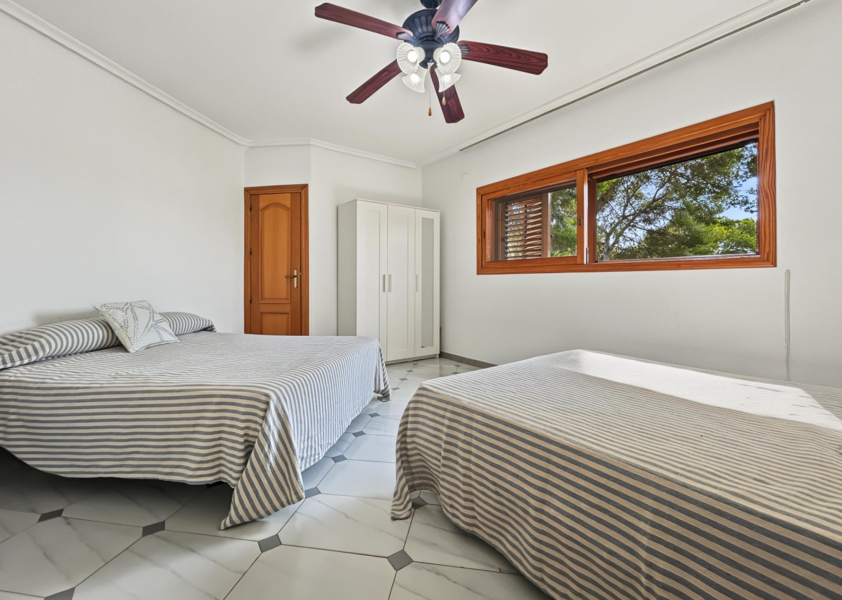 Resale - Villa - Orihuela Costa - Campoamor
